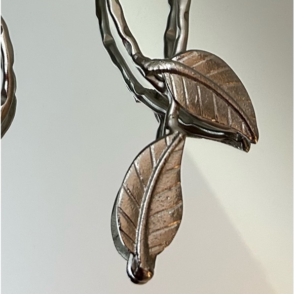 NWOT Set of 2 Silver Salad Serves, Dinnerware, Kitchen Servers, Leaves Design. - Picture 3 of 7